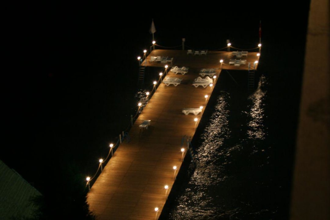 Steg bei Nacht!  Ladonia Hotels Adakule