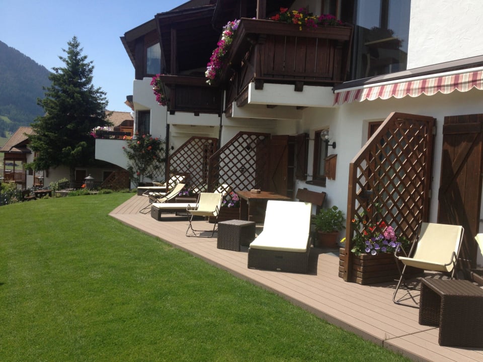 Garten vor den Zimmern Grien Gourmet & Panoramahotel