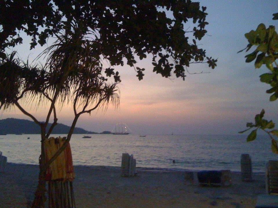 Вечер Impiana Resort Patong