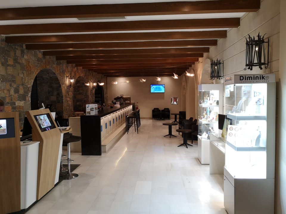 Lobby Apollonia Beach Resort & Spa