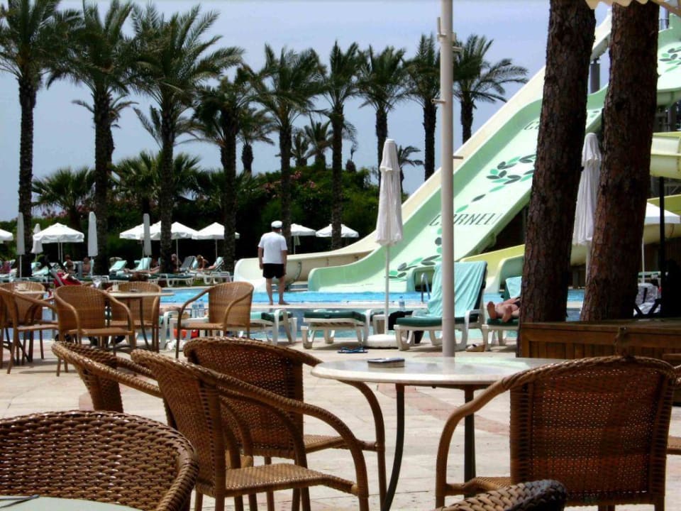 Blick von der Poolbar auf die Rutschen Paloma Sencia