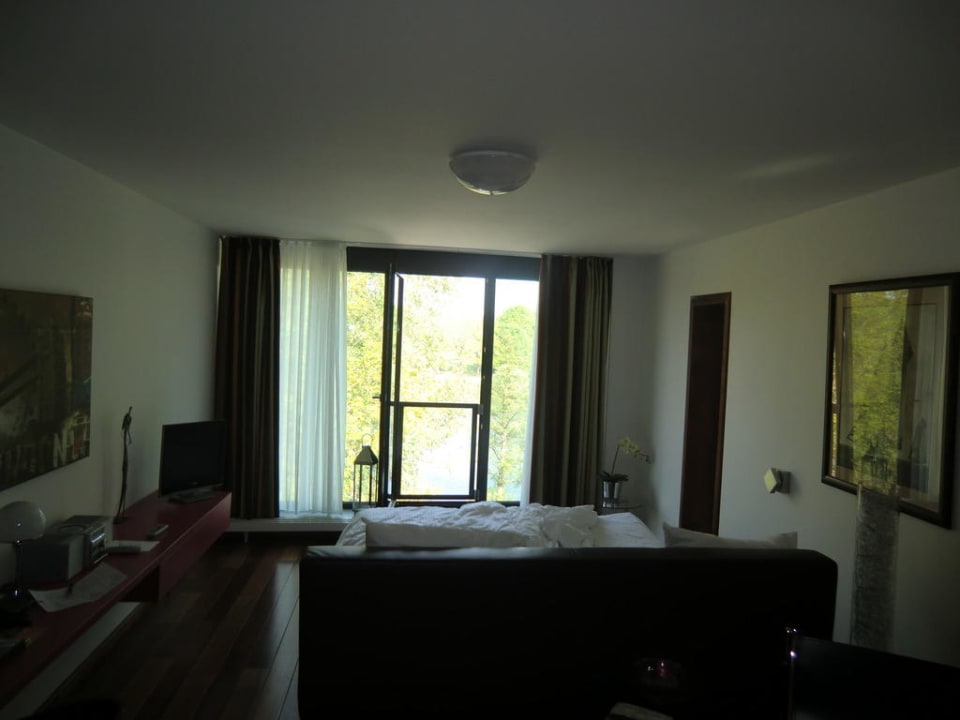 Bett mit Ausblick auf den See Hotel SeeZeit