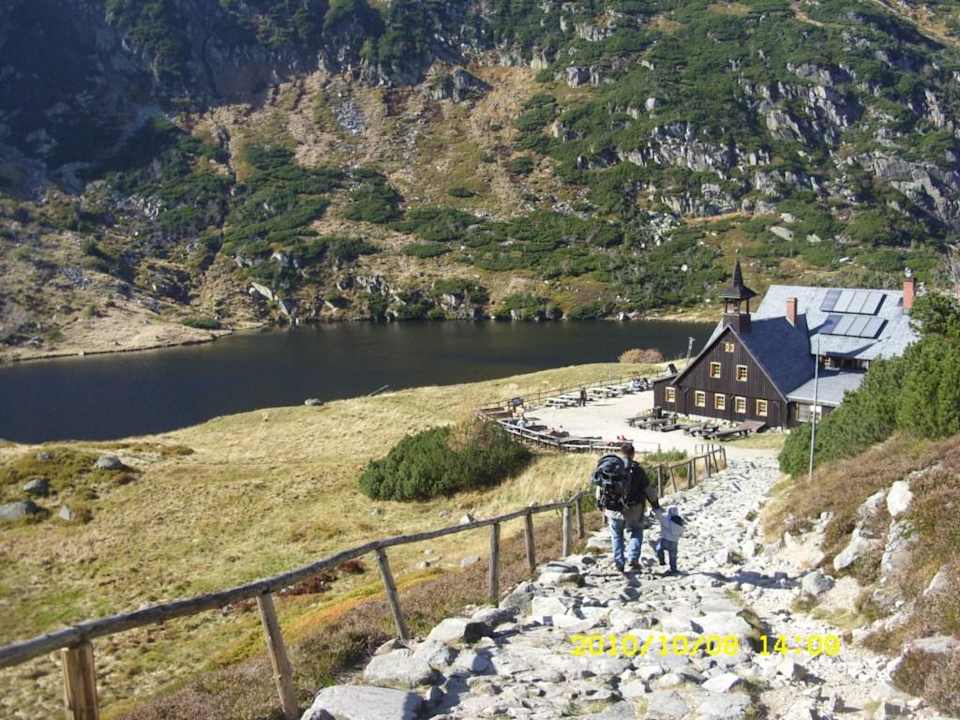 Zejście spod Strzechy Akademickiej do Samotni Schronisko PTTK Samotnia