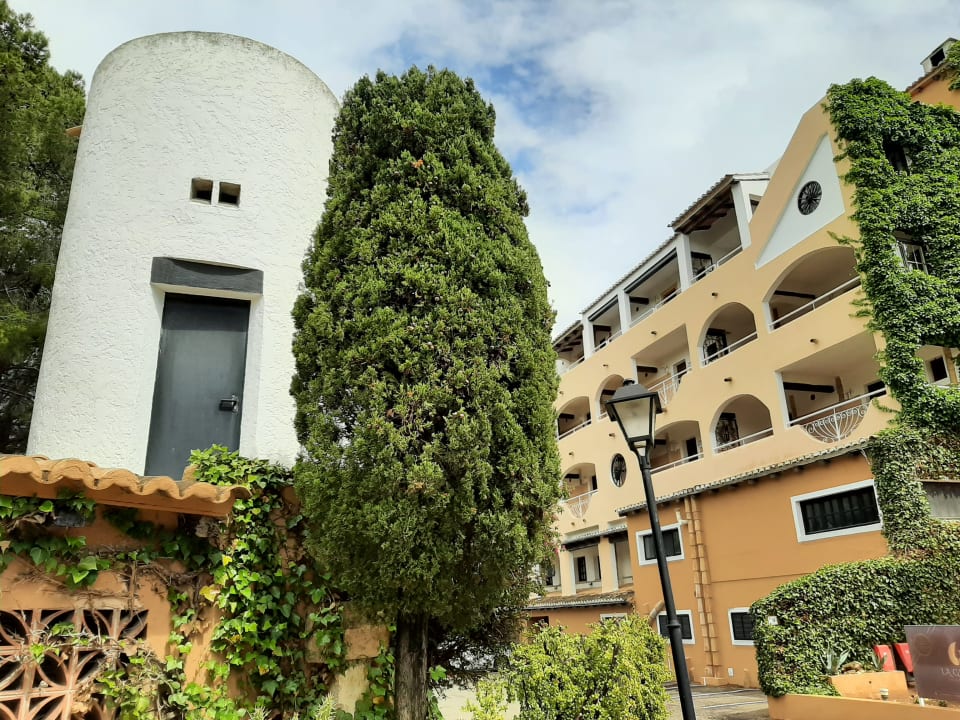 Außenansicht Hotel Aldea Cala Fornells 2