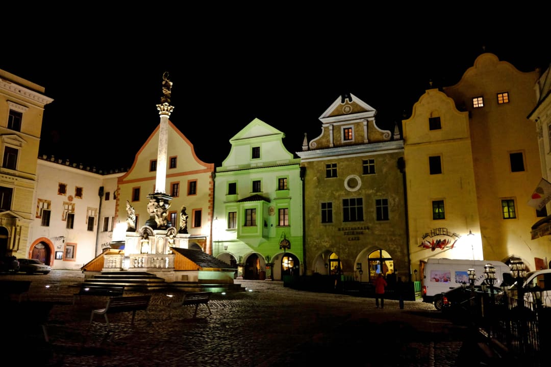 Das Hotel bei Nacht Hotel Zlatý Anděl