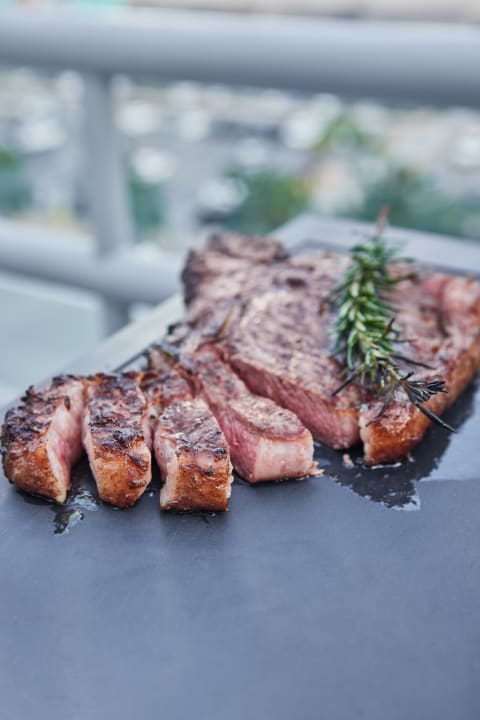 Gastro Rose Rayhaan by Rotana