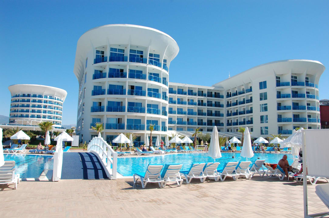 Blick auf das Hotel vom Pool aus Sultan of Dreams Hotel & Spa