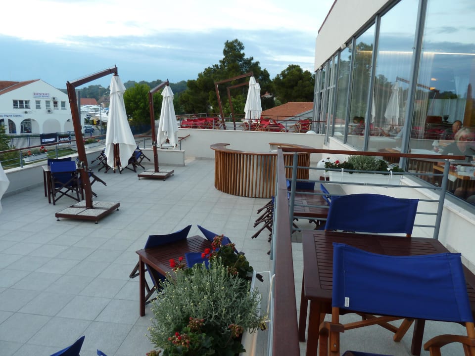 Maritimes Feeling auf den Terrassen Hotel IN Biograd