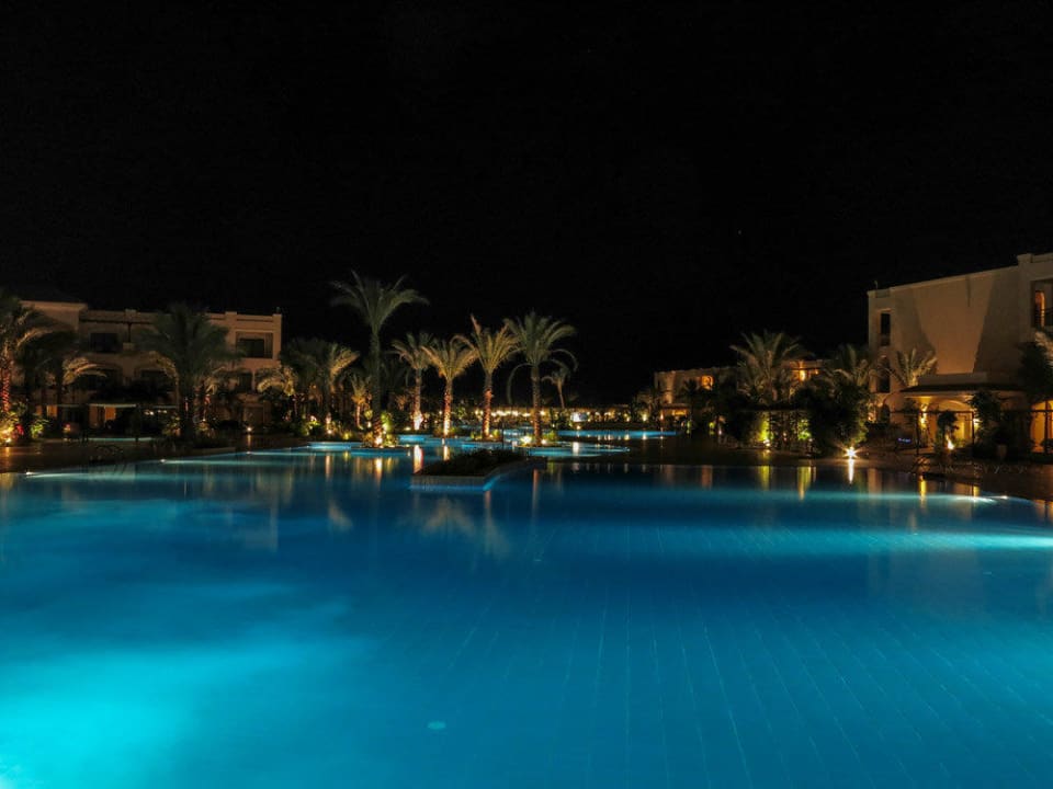 Einer der vielen Pools JAZ Aquamarine Resort