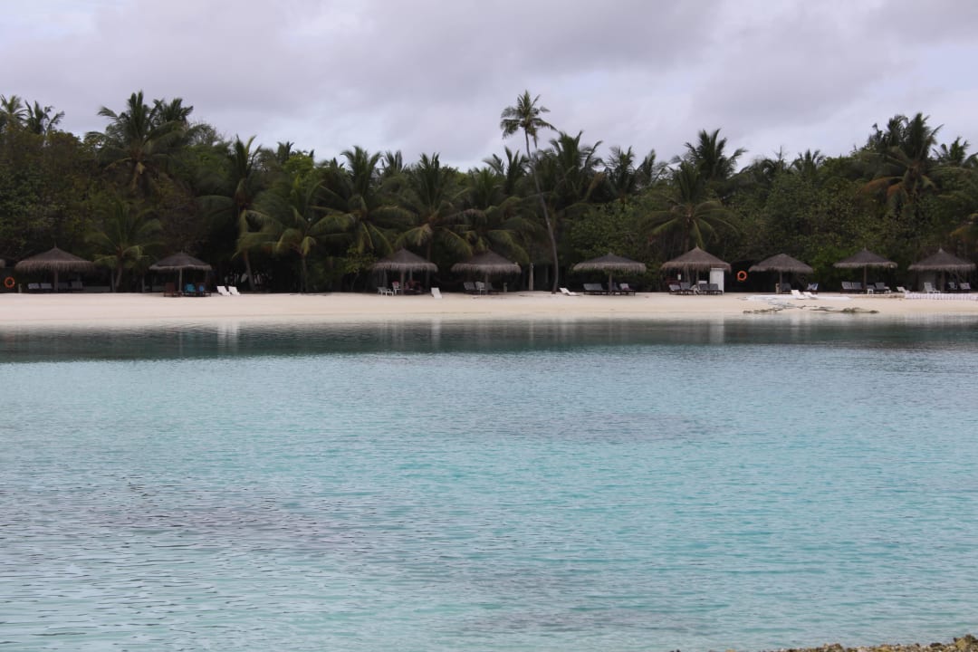 Vor dem Beach-Bungalows Cinnamon Dhonveli Maldives