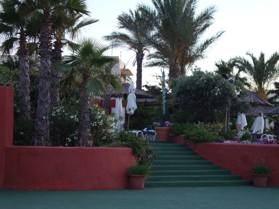 Vom Minigolf auf den Pool geblickt  db San Antonio Hotel + Spa