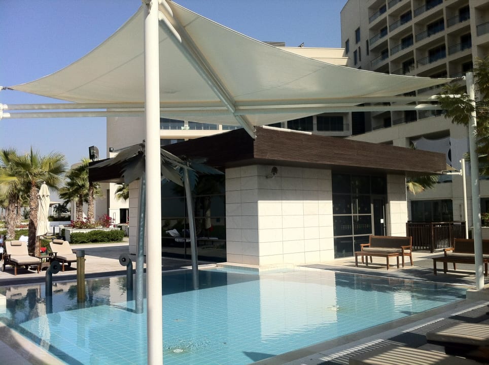 Pool Crowne Plaza Hotel Yas Island