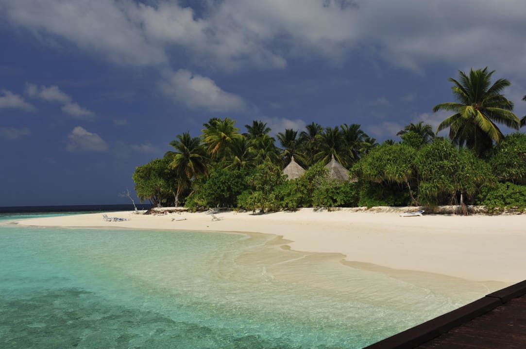Angaga - Strand von Wasserbungisteg Angaga Island Resort
