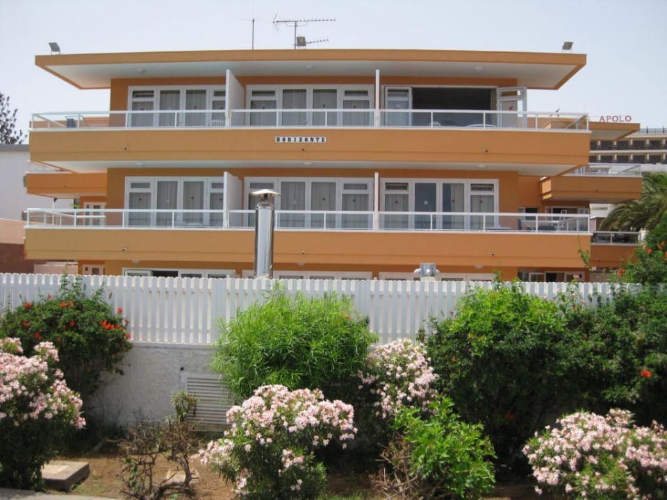 Aussenansicht von der Strandpromenade Apartamentos Horizonte