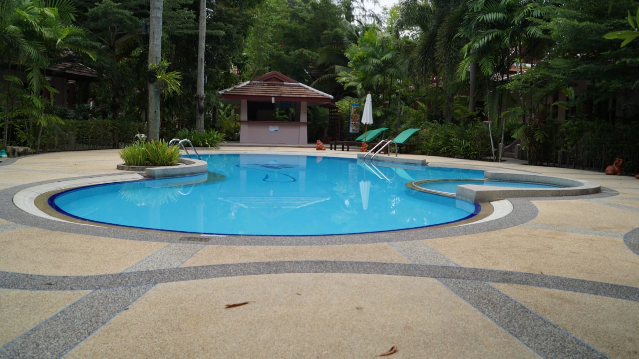 Pool bei den Bungalows Fanari Khaolak Resort