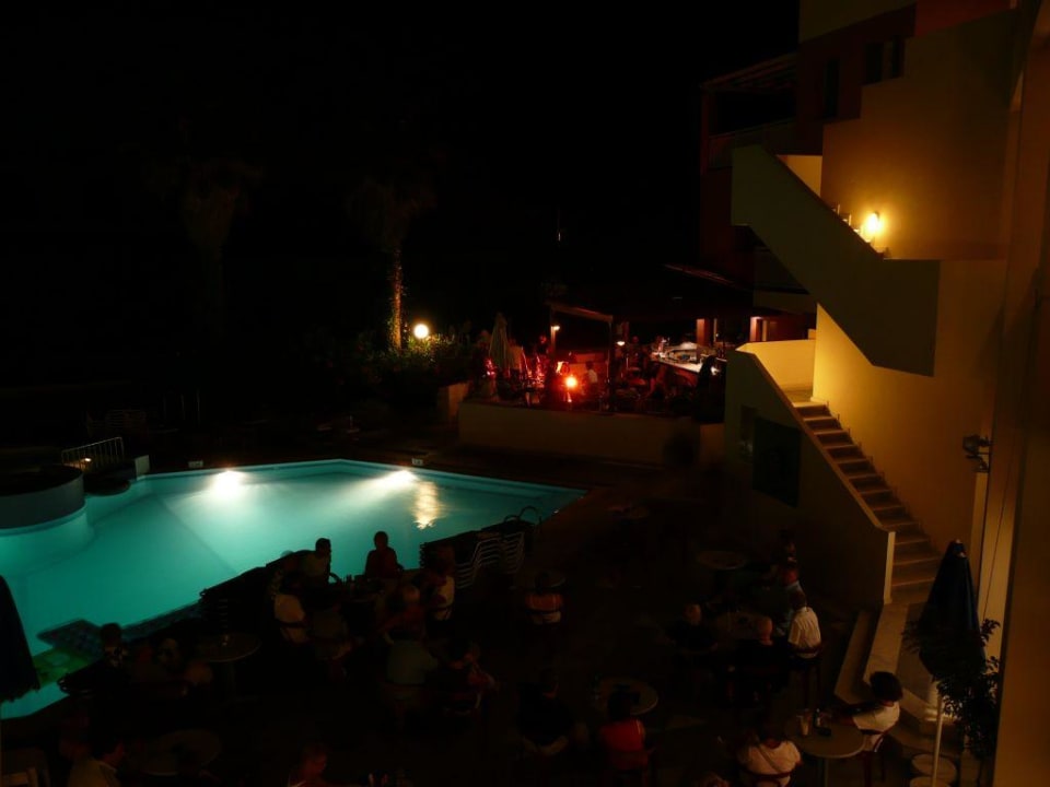 Bar at night Pearl Beach