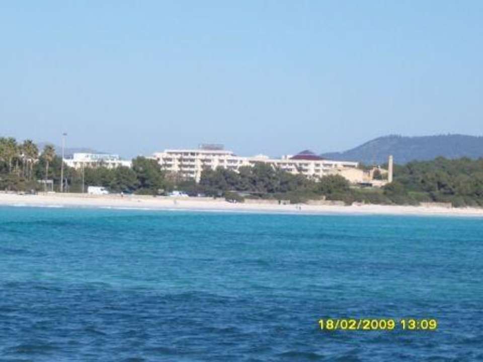 Blick aufs Hotel über die Bucht von Sa Coma Protur Biomar Sensatori Resort