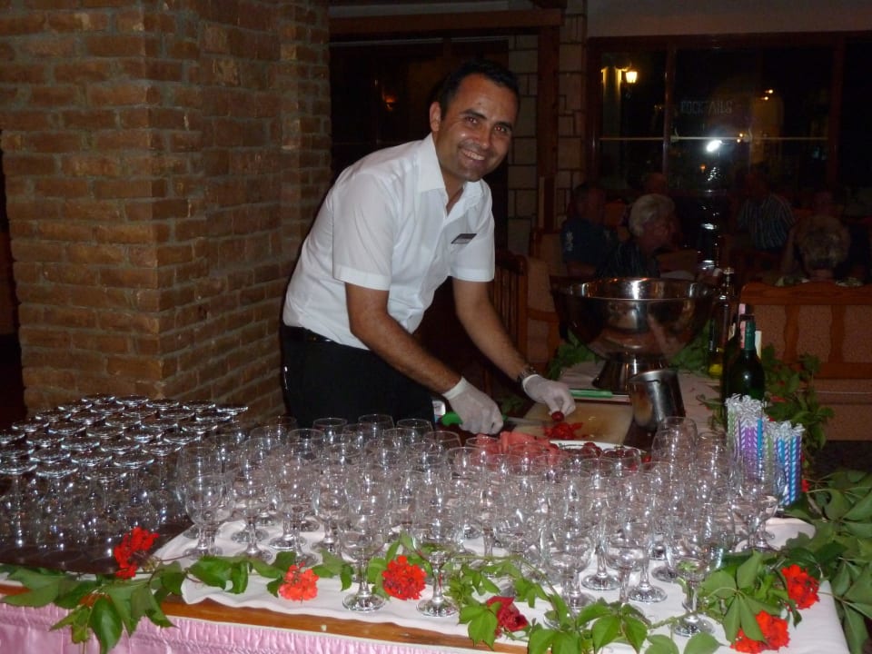 Oberkellner Serdar  Hotel Defne Garden