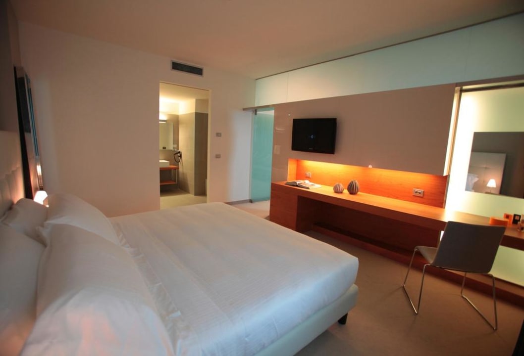Executive Suite Cosmopolitan Business Hotel
