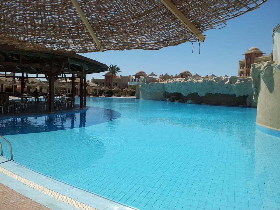 Einer der Pools  Serenity Alpha Beach