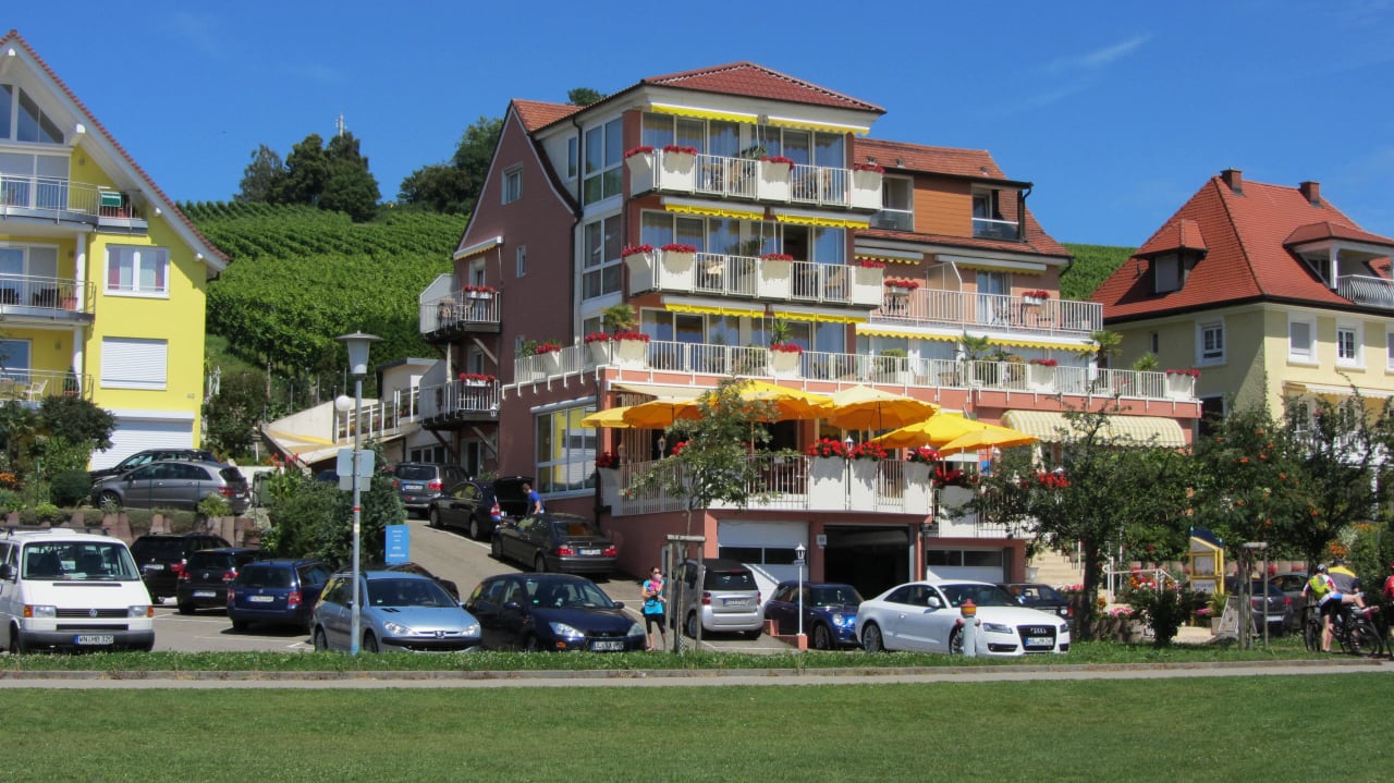 Blick vom Strand aufs Hotel Seehotel Off
