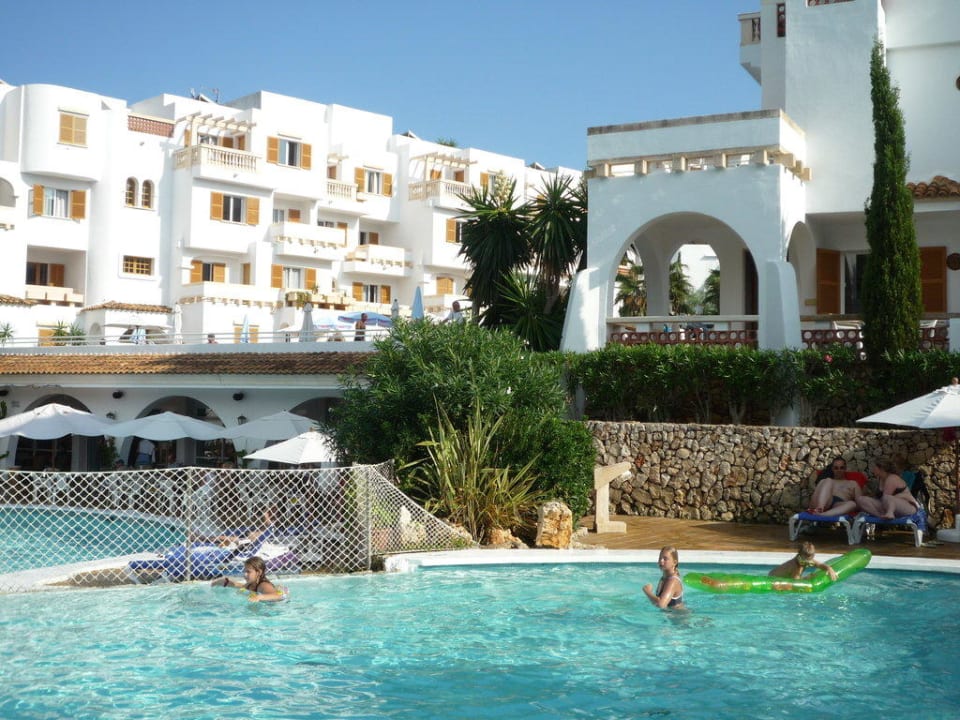 Ansicht vom Kinderbecken zum Haupthaus Gavimar La Mirada Club Resort