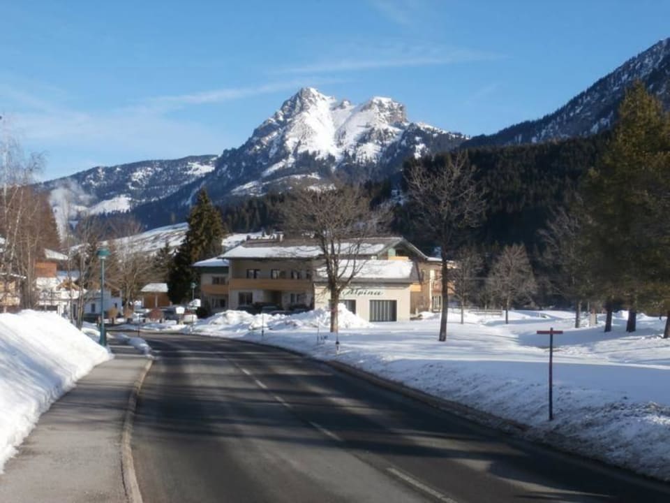 Blick aus Richtung Hotel Tyrol Alpina Appartements