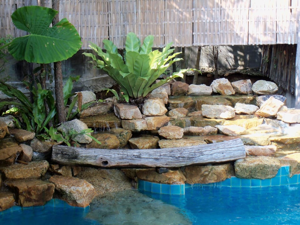 Eigener Pool mit kleinem Wasserfall Santhiya Koh Phangan Resort & Spa