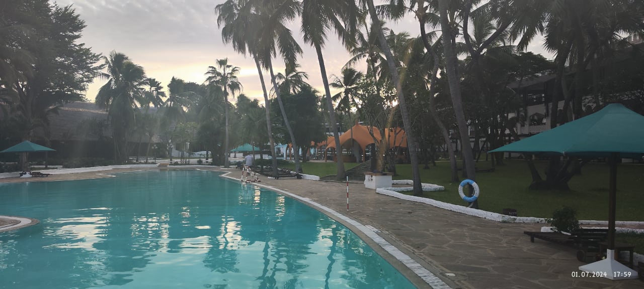 Pool Hotel Southern Palms Beach Resort