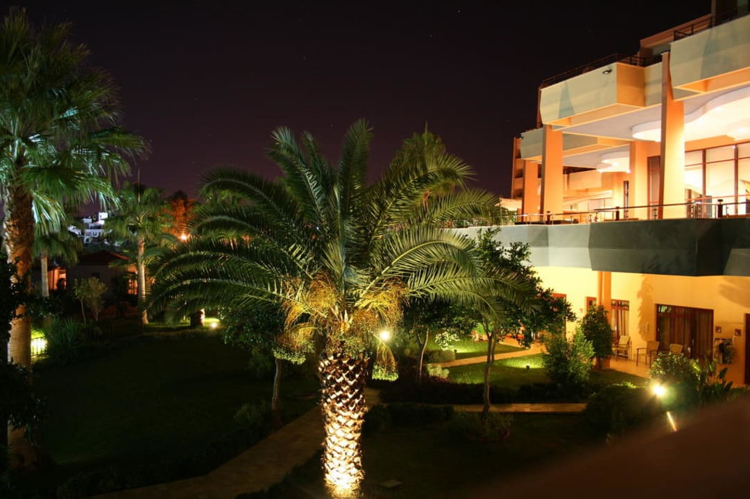Hotel bei Nacht Hotel Grand Side