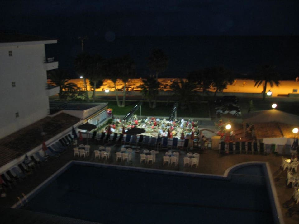 Hotelblick bei Nacht R2 Veronica Beach Hotel