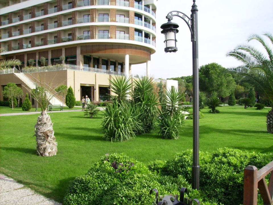 1.Hauptgebäude mit Garten Voyage Belek Golf & Spa