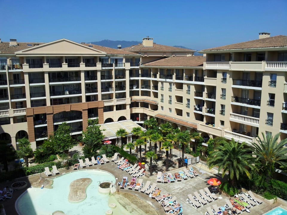 Blick in den Innenhof Pierre & Vacances Residence Cannes Beach