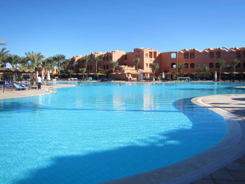 Вид на бассейн Jaz Makadi Oasis Resort