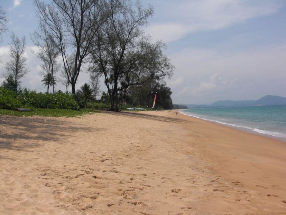 Menschenleerer Strand am Hotel JW Marriott Phuket Resort & Spa