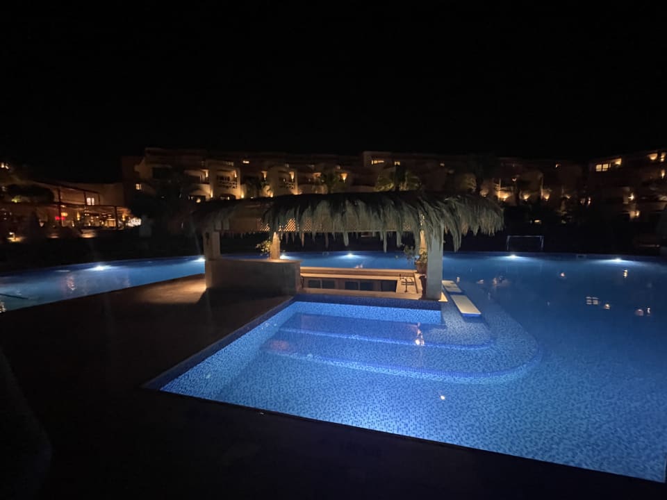Pool Fort Arabesque Resort, Spa & Villas