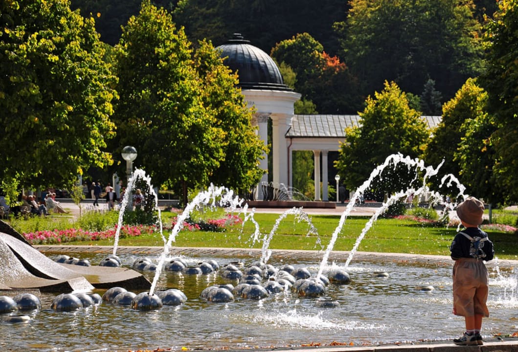 Collonade and singing fountain Hotel Olympia
