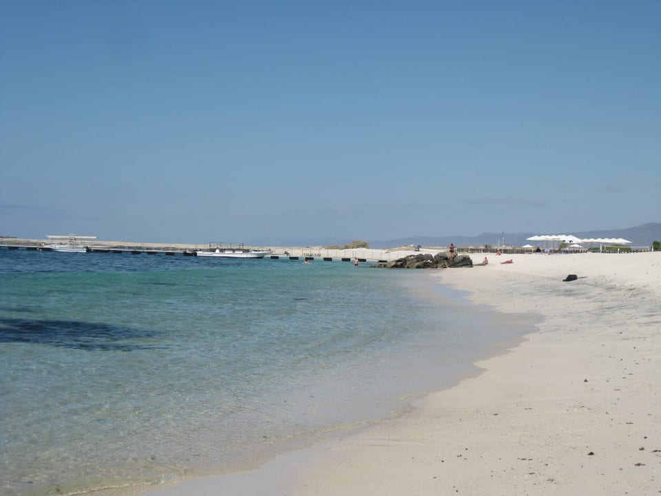Blick vom der Badebucht Richtung Hotel Wyndham Garden Salalah Mirbat