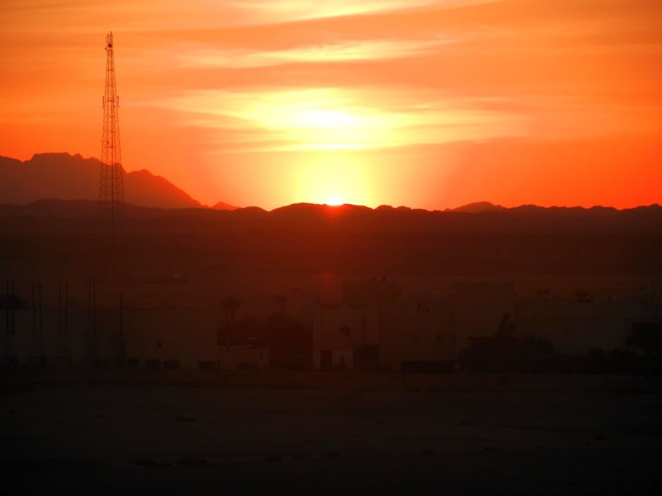 Sonnenuntergang vom Turm gesehen Steigenberger Coraya Beach - Adults only