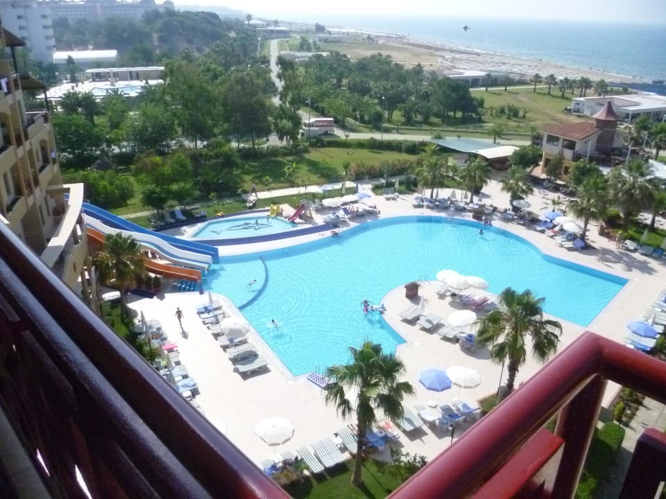 Unser Blick auf den Pool und das Meer Bella Resort & Spa