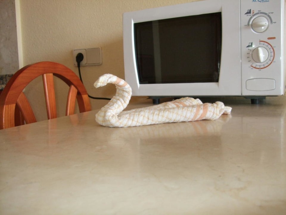 Das machten die Zimmermädchen aus einem Geschirrhandtuch LABRANDA Marieta - Adults only