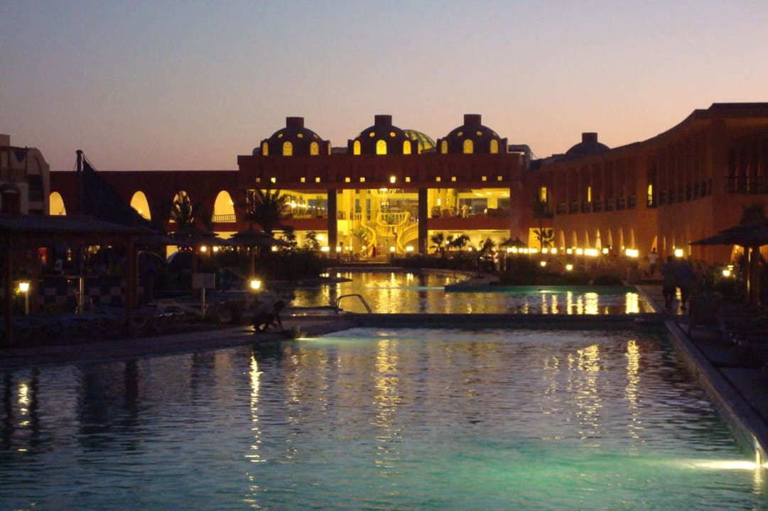 Das Hauptgebäude at night Titanic Beach Spa & Aqua Park