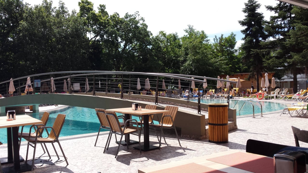 Pool mit Essbereich draußen HVD Viva Club Hotel