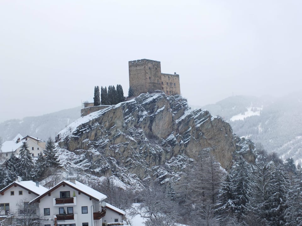Tolle Sicht auf die Burg Hotel Puint