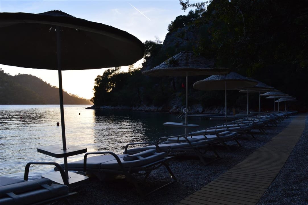 Strand Hillside Beach Club