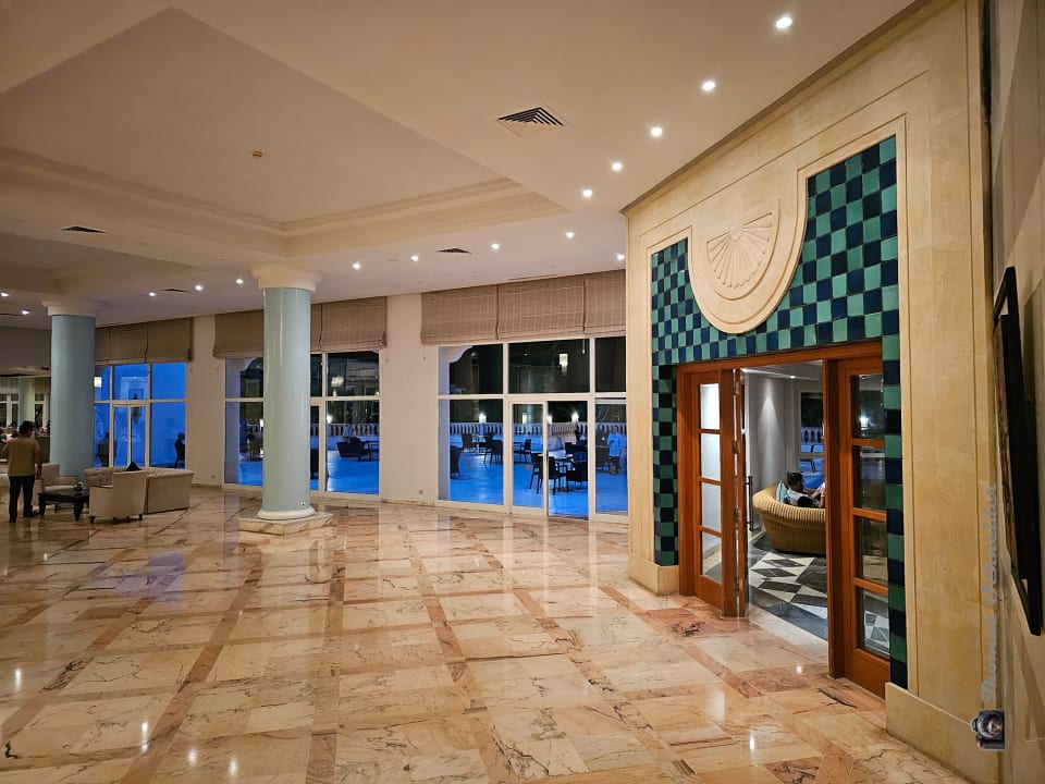 Lobby Sentido Bellevue Park