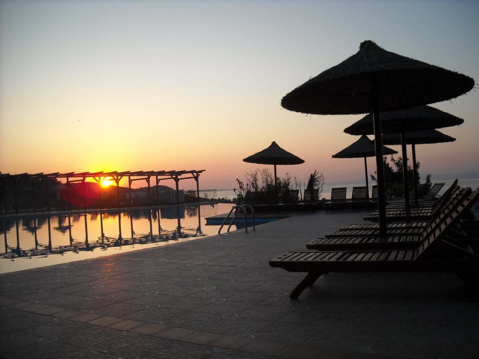 Sonnenuntergang am Pool Alia Palace