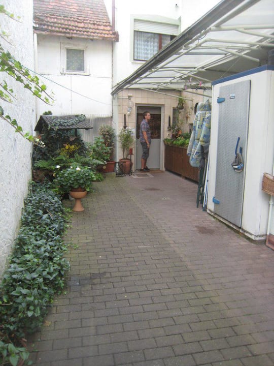 Weg zum Hauseingang Gästehaus Wolkmannsruh