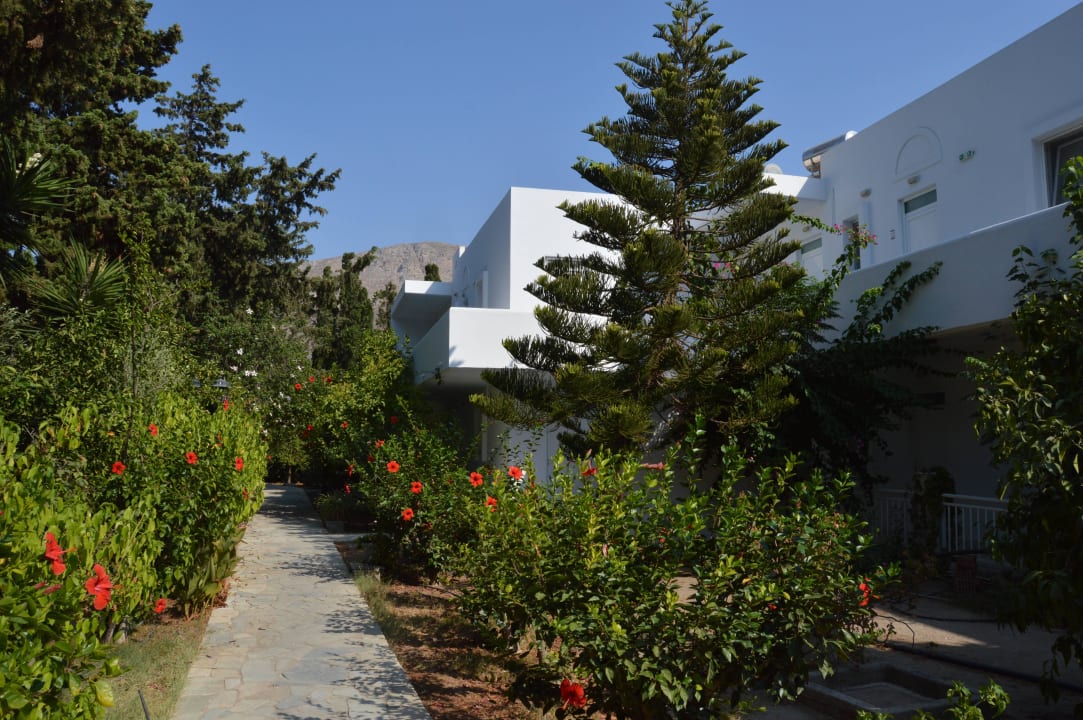 Ein Außentrakt mit Studios Eristos Beach Hotel