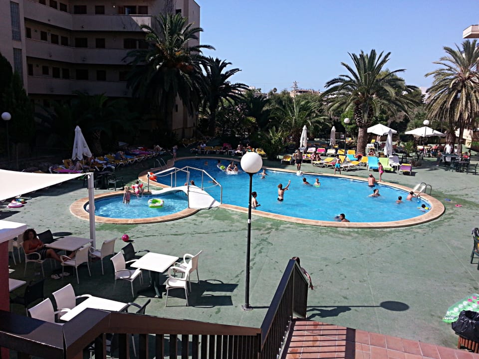 Blick auf die untere Poolanlage BJ Playamar Hotel & Apartamentos